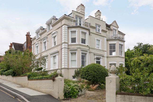 2 bed property, in Wimbledon SW19, £785,000
