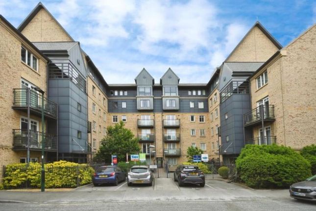 2 bed property, in Cross Bedford Street, £138,000