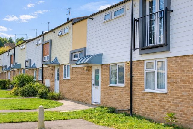 2 bed property, in Trenchard Close, £479,950