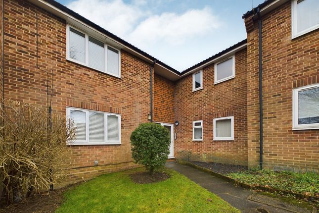 1 bed property, in Tewkesbury Close, £90,000