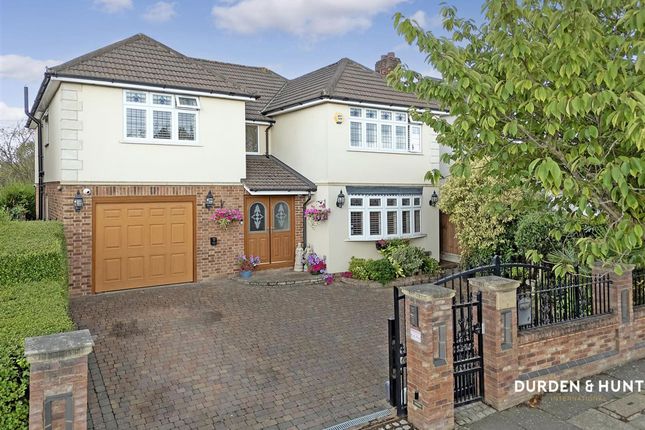 5 bed property, in Nelwyn Avenue, £1,150,000