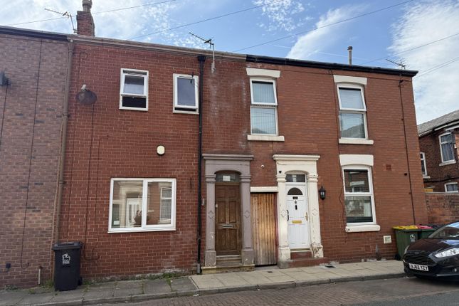 5 bed property, in 11 Elcho Street, £35,000