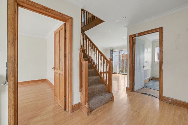 3 bed property, in Crest Road, £600,000