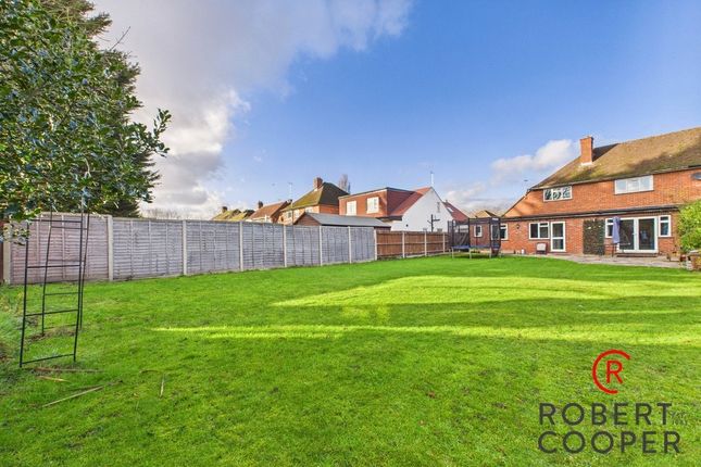 4 bed property, in Woodlands Avenue, £825,000