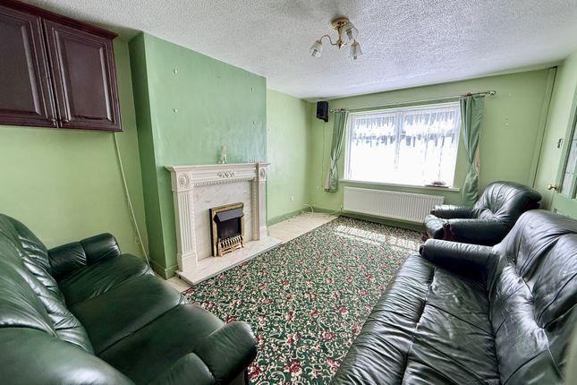 3 bed property, in Llwyn Dic Penderyn, £169,950