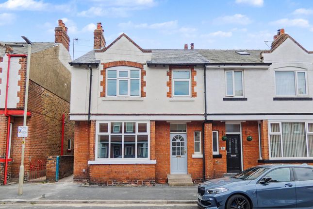 3 bed property, in Moorland Road, £170,000