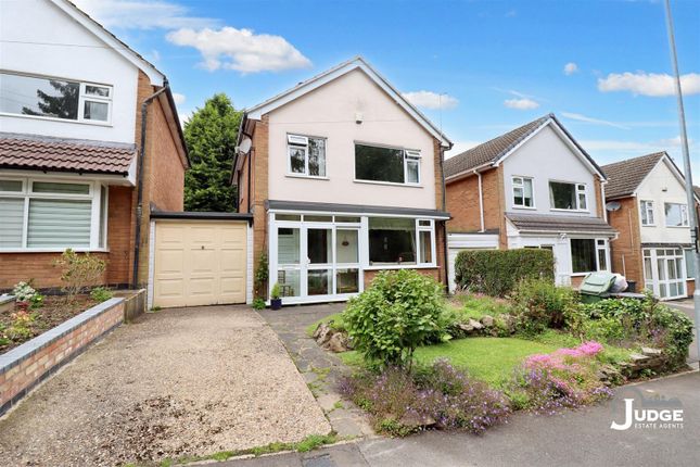 3 bed property, in Henson Close, £289,950
