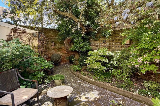 3 bed property, in Middle Street, £450,000