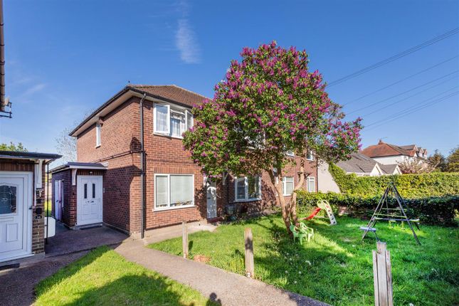 2 bed property, in Brook Path, £289,950