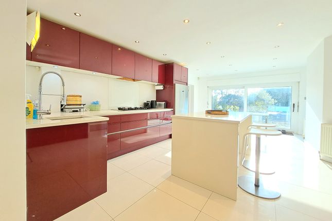 5 bed property, in Green Lane, £1,400,000