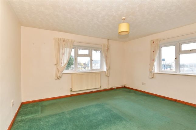 5 bed property, in West Lane, £300,000