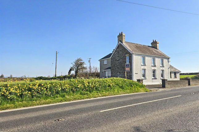6 bed property, in Blaenporth, £325,000
