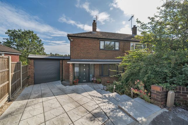 3 bed property, in Beacon Close, £600,000
