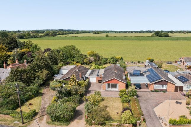 3 bed property, in Broom Road, £575,000