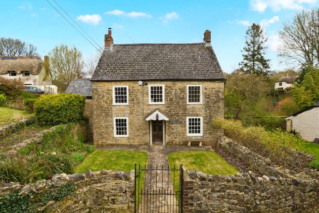 5 bed property, in Smallridge, £800,000