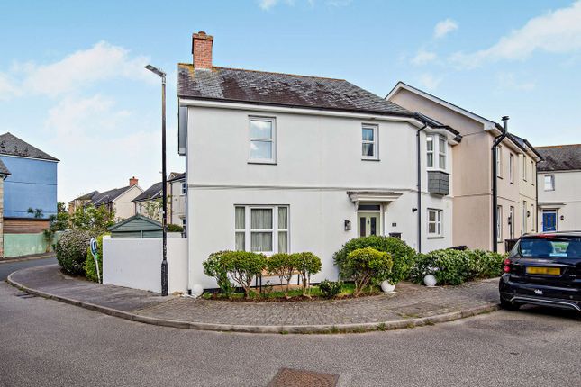 4 bed property, in Laity Fields, £274,000