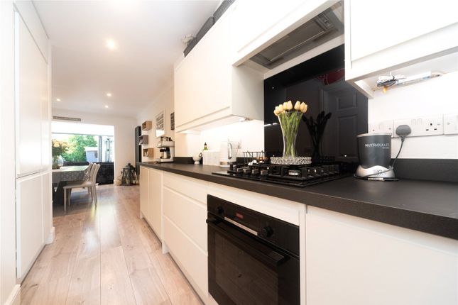 2 bed property, in Campbell Close, £419,950