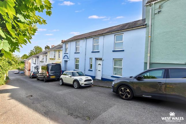 2 bed property, in Lower Hill Street, £90,000