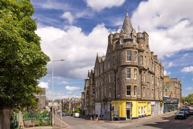 2 bed property, in 23/2, £210,000