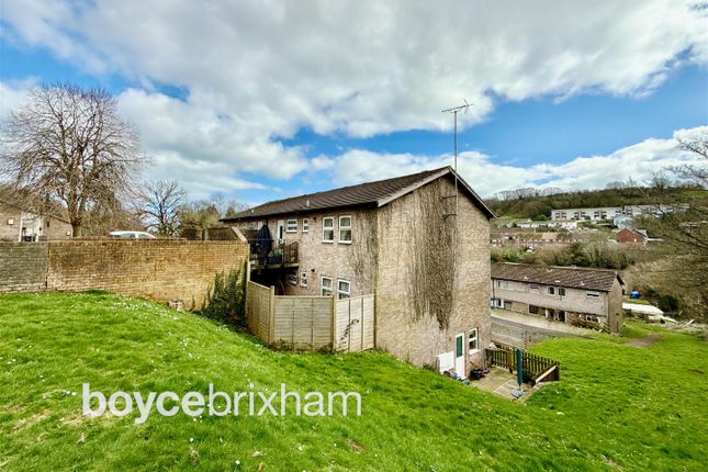 2 bed property, in Chestnut Drive, £125,000