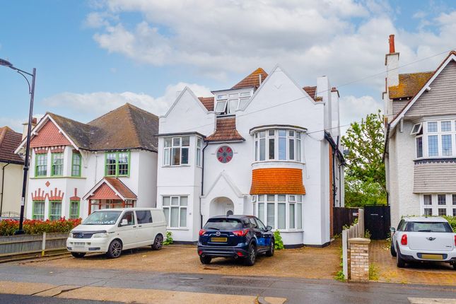 2 bed property, in Crowstone Road, £260,000