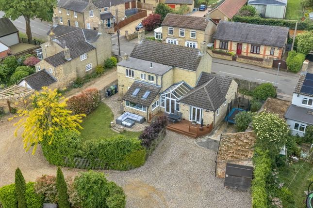4 bed property, in Vine Cottage, £550,000