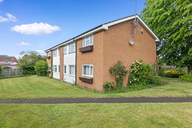 2 bed property, in Hertford Road, £150,000