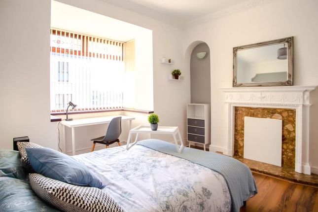 4 bed property, in North Hill Road, £160,000