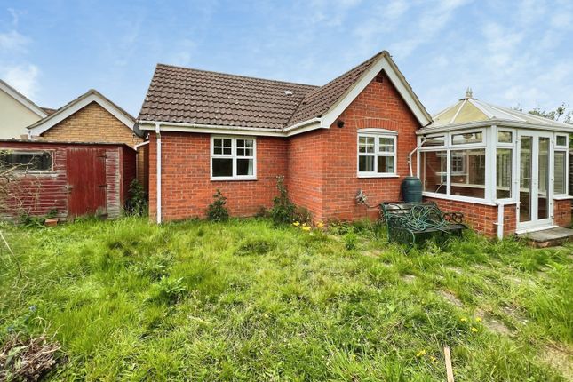 2 bed property, in Fleetwood Close, £230,000
