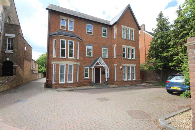 2 bed property, in Linden Road, £210,000