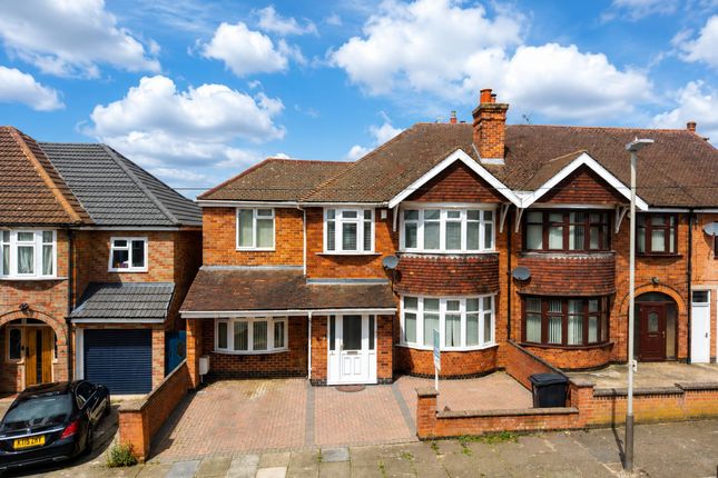 6 bed property, in Byway Road, £650,000
