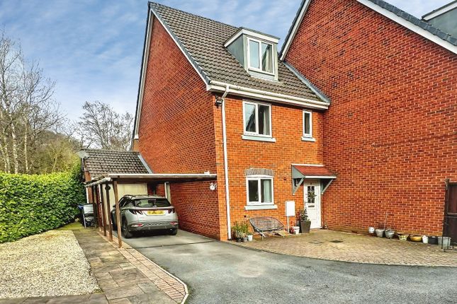 3 bed property, in Bluebell Close, £260,000