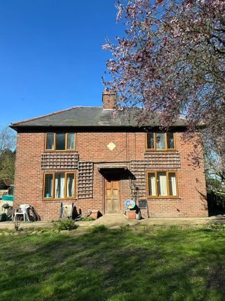 3 bed property, in St. Peters Farm, £200,000