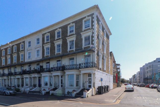 1 bed property, in Ethelbert Crescent, £160,000