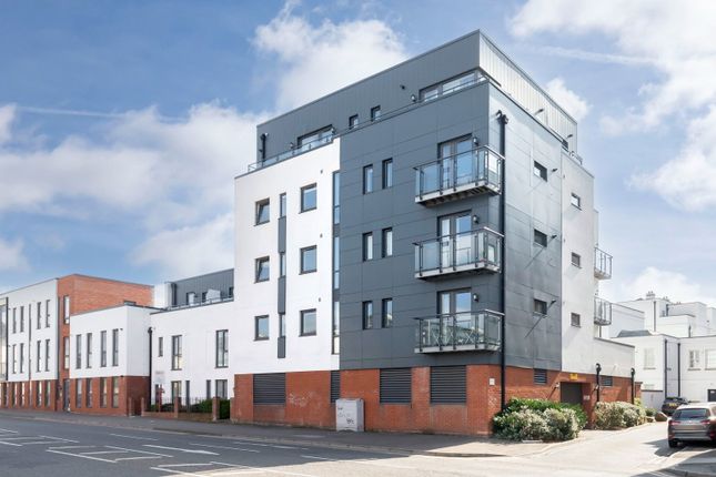 2 bed property, in Duke Of Wellington Court, £225,000