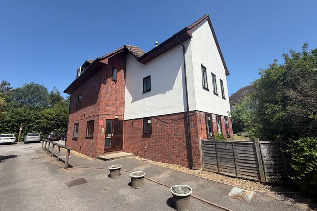 1 bed property, in Kingston Avenue, £190,000