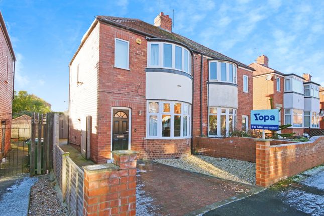 2 bed property, in Langholme Drive, £275,000