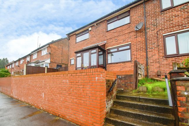 2 bed property, in Kirkstall Road, £190,000