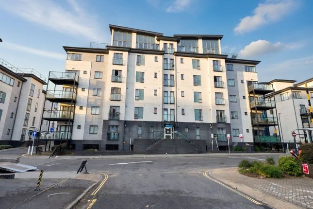 2 bed property, in Flat 26 Columbus House, £100,000