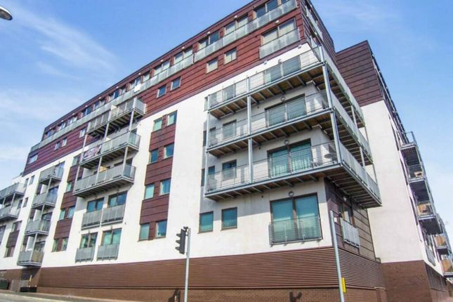 2 bed property, in Isaac Way, £180,000