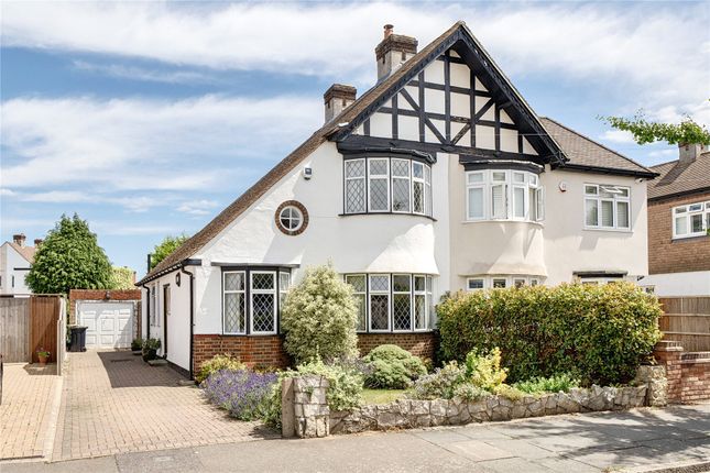 3 bed property, in The Fairway, £650,000