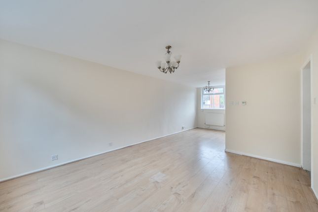 4 bed property, in Rose Hill, £450,000