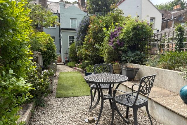 2 bed property, in Park Street, £539,000
