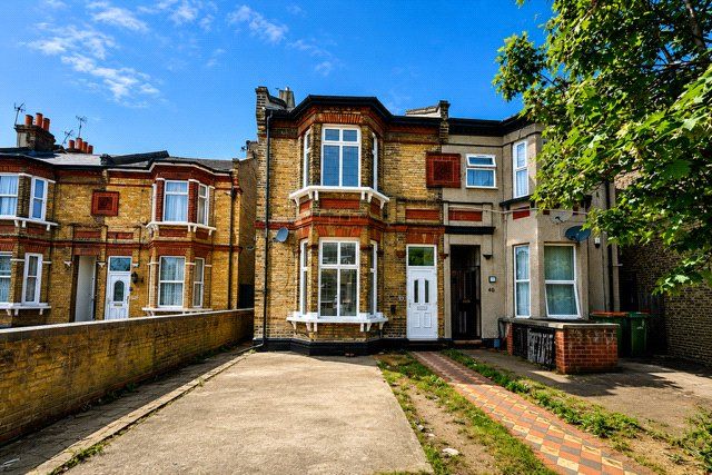 5 bed property, in Margery Park Road, £775,000