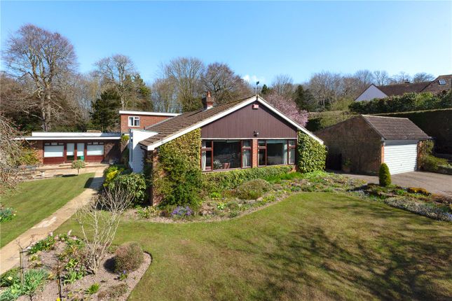 6 bed property, in Meadow Close, £1,000,000