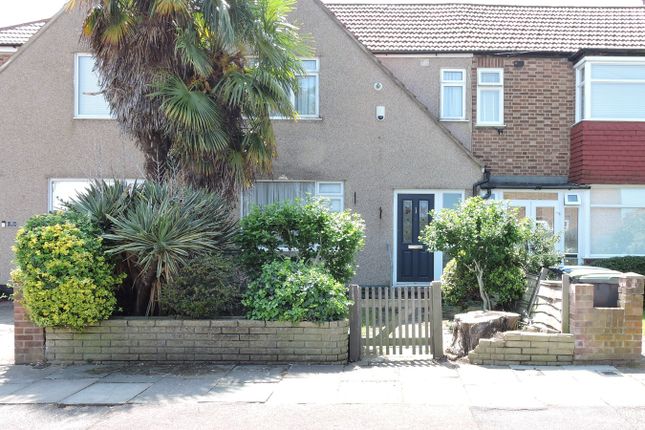 3 bed property, in Swan Way, £475,000