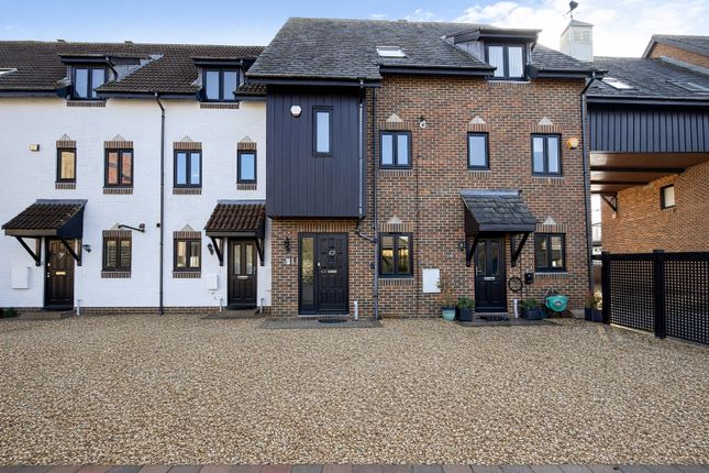 3 bed property, in Endeavour Way, £475,000