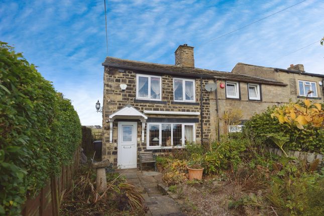2 bed property, in Riding Hill, £230,000