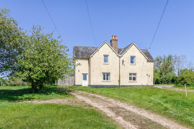 2 bed property, in Main Street, £325,000