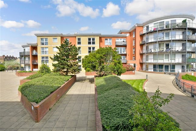 2 bed property, in Memorial Heights, £275,000